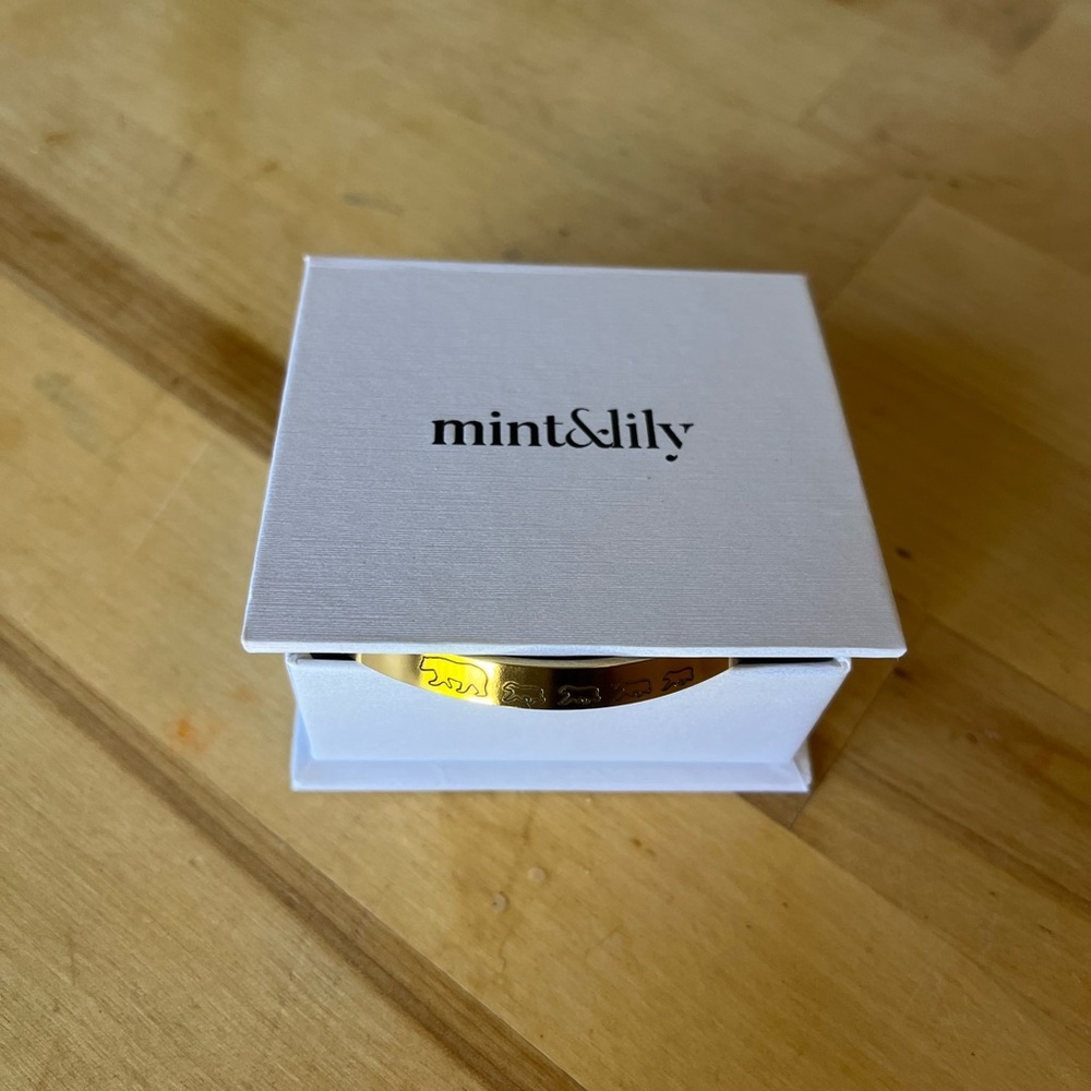 mint&lily mama bear with 4 cubs Gold Bracelet